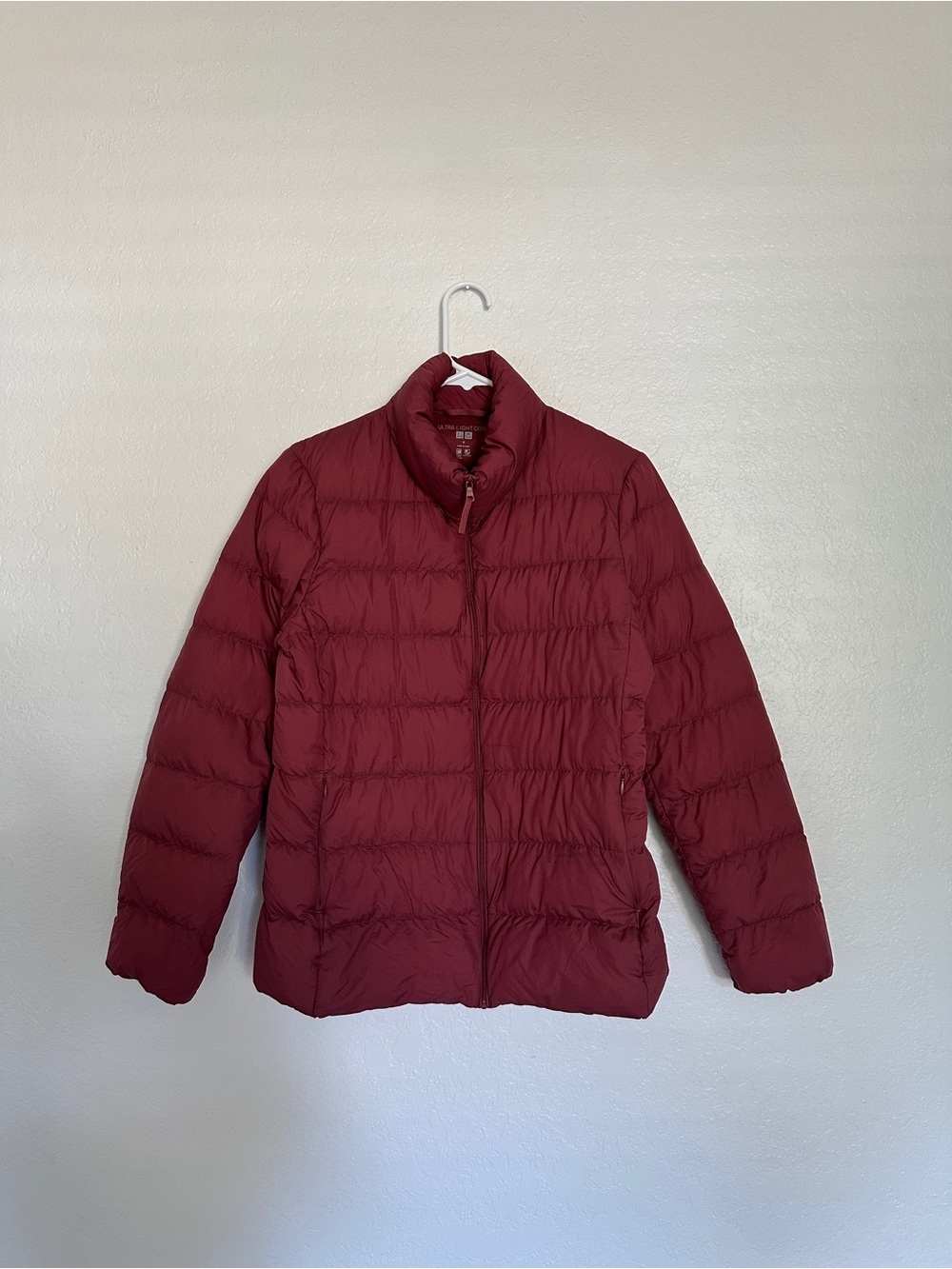 Uniqlo Woman’s Lightweight Puffer Jacket Burgundy Red M